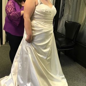 Wedding dress( brand new)